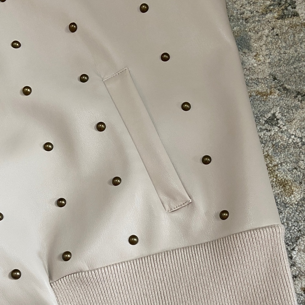 Sioni Light Beige Bomber Jacket Sweater with Metallic Details - Picture 13 of 15